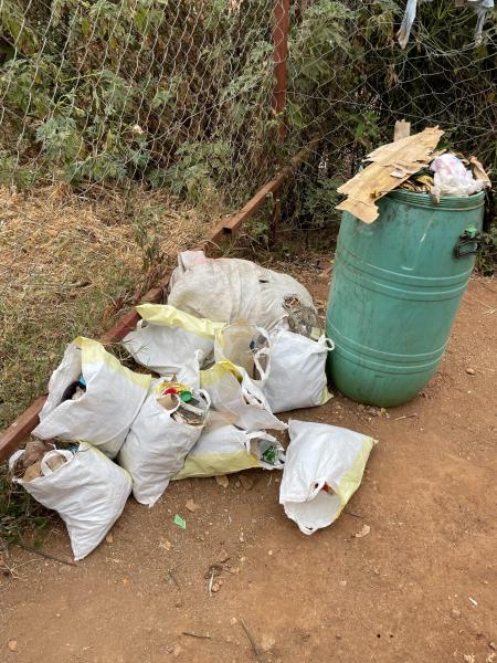 ルワンダで清掃画像