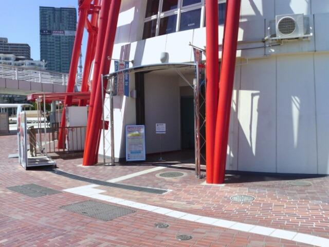 今回の集合場所は神戸ポートタワーの1階正面入り口です。画像