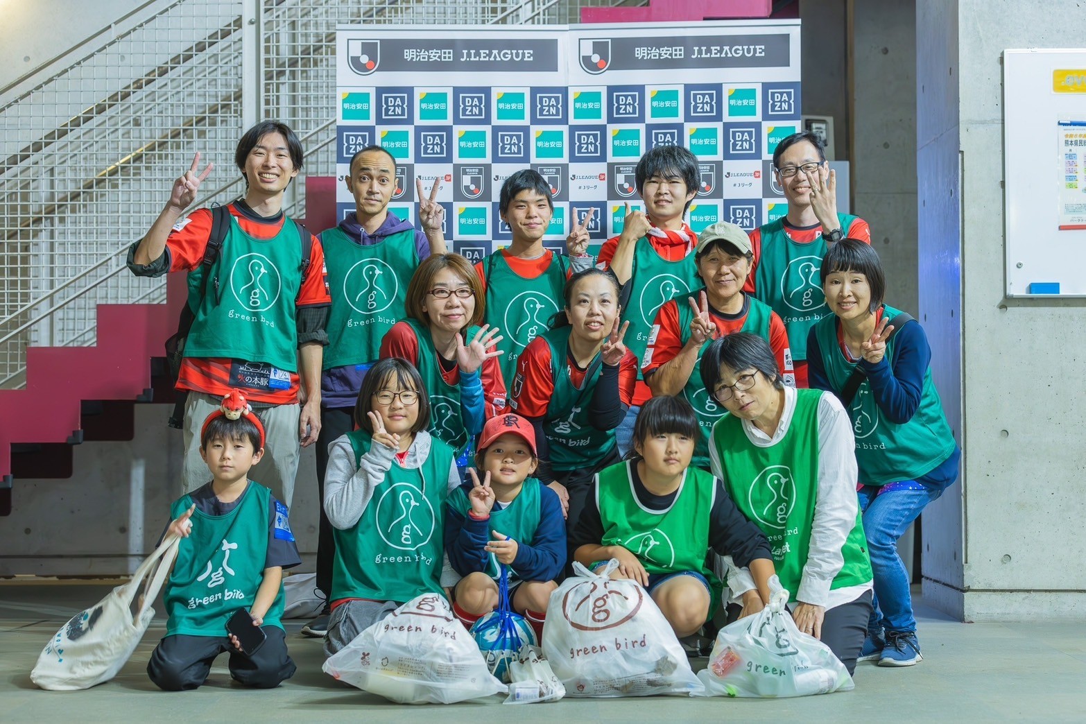 ホーム最終戦！ロアッソ会場そうじ！⚽️