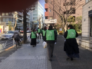 ゴミが風で飛ぶ飛ぶ😆